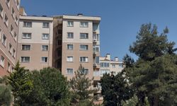 Bir adam boşanma aşamasındaki eşine 10 kez bıçakladı