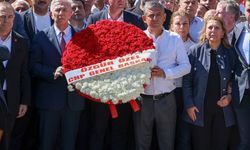 Özgür Özel'in Anıtkabir'de çelenk krizi