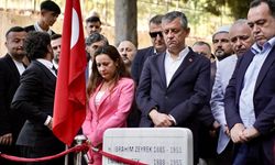Özgür Özel Ferdi Zeyrek'in kabrini ziyaret etti
