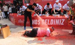 En fazla acı biberi yemek için yarıştılar: 3 dakikada 474 gram acı biber yedi