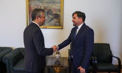 CHP'den 'Arif Kocabıyık' açıklaması: Özgür Özel'in rozet taktığı ismin üyelik işlemleri durduruldu