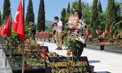 Soma maden şehitleri mezarları başında anıldı