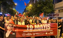 19 Mayıs yürüyüşü Manisa'da renkli görüntülere sahne oldu
