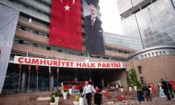 CHP'de tahliye sonrası temizlik çalışmaları devam ediyor