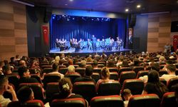 Hava Eğitim Komutanlığı Bandosu Manisalıları mest etti