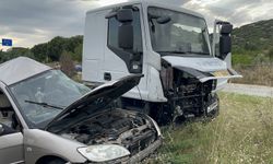 Manisa'da otomobil ile tır çarpıştı: 1 ağır yaralı