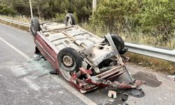 Takla atan otomobilde 2 kişi yaralandı