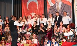 İlçe protokolünden konserde canlı performans sürprizi