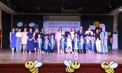 Minikler gösterileriyle ailelerini gururlandırdı