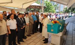 Kalp krizinden ölen arkadaşının cenazesinde kalp krizi geçirdi