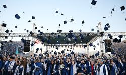 CBÜ İİBF ve Teknoloji Fakültesinde mezuniyet sevinci