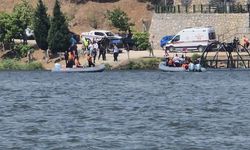 Manisa jandarmasından nefes kesen 'suda arama kurtarma' tatbikatı