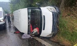 İzmir'de işçi servisi devrildi: 1 ölü, 2'si ağır 10 yaralı