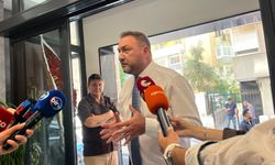CHP İzmir'in yeni başkanı Gümrükç: "Kan dökmeden, polisi çağırmadan partiyi teslim aldık."