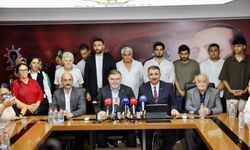 AK Parti İzmir'e 370 yeni katılım