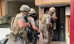 İzmir'de FETÖ, yolsuzluk ve kara para operasyonu: 3 ayrı suça eş zamanlı baskın