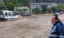 Salihli’yi sağanak vurdu, çok sayıda ev ve iş yeri su altında kaldı
