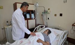 Karnından 40 kilogram kitle çıkarıldı