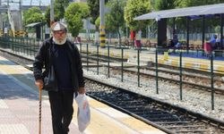 Servetini kaybetti, evsiz kaldı, Türkiye'yi trenlerle dolaşıyor: Şimdi de Manisa'da