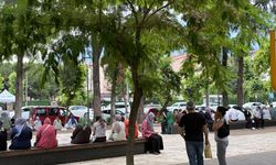 Manisa'da veliler çocuklarını LGS'de yalnız bırakmadı