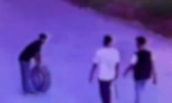 Gece yarısı aracın lastiği patlayınca başka aracın yedek lastiğini çaldılar