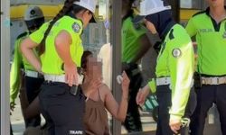 İzmir'de taksici ile vatandaş arasındaki 'güzergah' kavgası kamerada