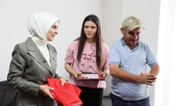 Engelli kardeşlerine ömrünü adayan Çilem'e ev tapusu teslim edildi