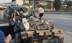Tıra arkadan çarpan otomobil preslendi: Baba ile oğlu hayatını kaybetti