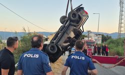 Dereye uçan arazi taşıtındaki 2 genç hayatını kaybetti, 1 yaralı