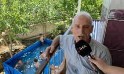 Traktör römorkunu havuza çeviren dede, torunları için denizi evin önüne getirdi