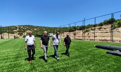 Demirci'de 11 kırsal mahalleye halı saha yatırımı