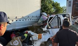 Manisa'da kamyonete tıra ok gibi girdi: 1’i ağır 2 yaralı