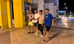 Çatıya çıkan genç ikna edilerek aşağı indirildi