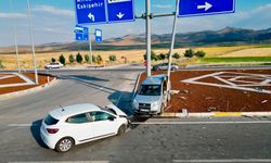 Hafif ticari araç otomobille çarpıştı: 7 yaralı
