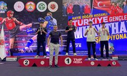 Manisalı muaythaiciler Türkiye kürsüsüne çıktı