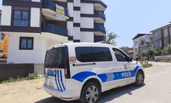 Takılmayan cam korkuluk boşluğundan aşağıya düşen çocuk yaralandı