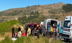Biri hamile! Antalya'da 7 kişili araç uçuruma yuvarlandı: 5 ölü, 2 yaralı