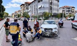 Manisa'da motor ve araç çarpıştı: 2 yaralı