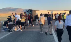 Kütahya-Afyonkarahisar yolunda otobüsü devrildi: 31 yaralı