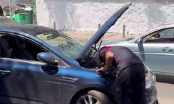 Kurtardığı kedi aracının motoruna girdi