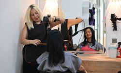 Manisa’da  Emekli Kafe'ye giden emeklilere  kuaför ve berber hizmeti başladı