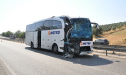 Manisa'da yolcu otobüsü kamyona çarptı: 1 ölü, 7 yaralı