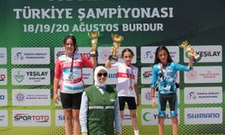 Akhisarlı bisikletçiler Türkiye Şampiyonası’nda kürsüyü doldurdu