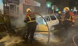 Seyir halindeyken alev alan otomobil, kullanılamaz hale geldi