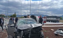 Otomobillerin çarpıştığı kazada 7 kişi yaralandı