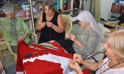 İlmek ilmek dev Türk bayrağı ördüler