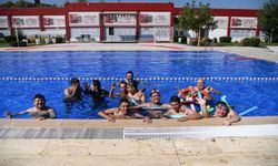 Manisalı özel bireylerin havuz keyfi
