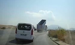 Tırın açık unutulan tırı dorsesi, EDS levhasını yerinden söktü