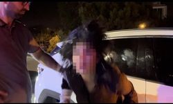 Ters yola girdi, ortalığı birbirine kattı: Gazetecilere tükürdü, polis aracına saldırdı