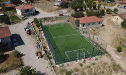 Demirci’de 11 kırsal mahalleye halı saha